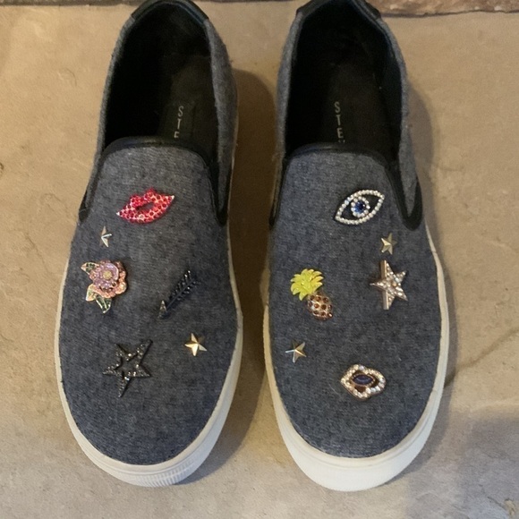 3-$30 STEVEN by Steve Madden size 6 grey slip ons with charms - Picture 2 of 9